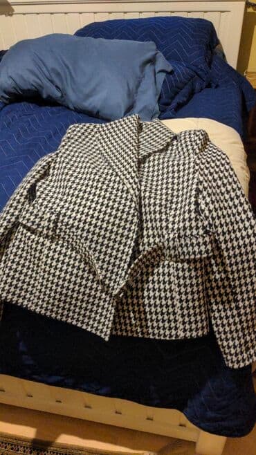 срочно продаю в связи с переездом: Новый пиджак весенний/осенний Цена окончательная. Оплата только — 2