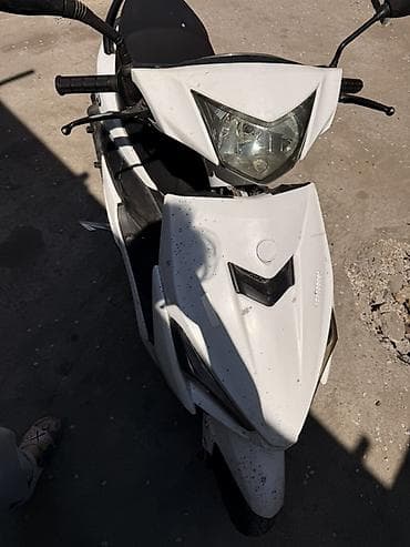 скоростной скутер: Скутер 50 см³ “Racing” (белый/черный) - Компактный городской скутер с — 3