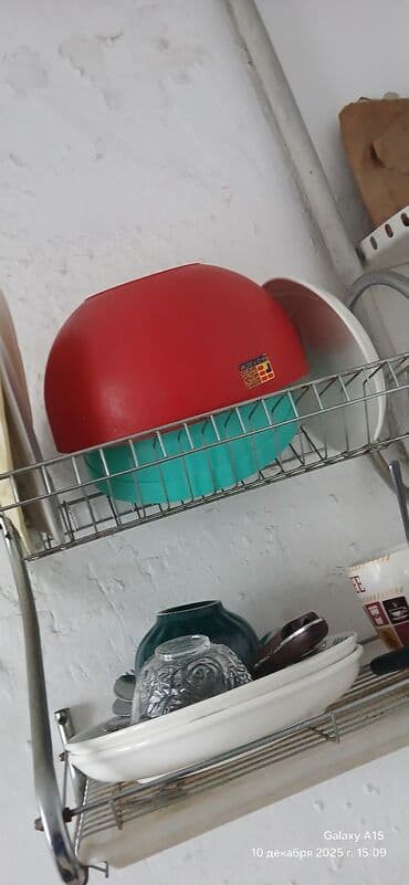 вазы из богемского стекла: Набор кухонной посуды и утвари (разноцветные миски, тарелки, лотки — 1