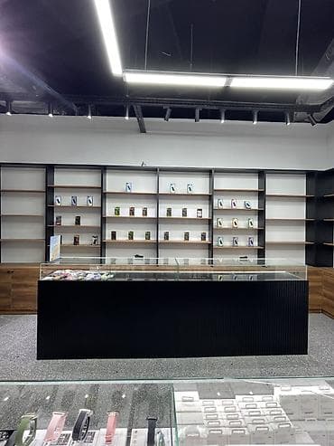 iphone 10plus: Сдаётся бутик ПК «Old Bishkek» Площадь — 24 мг Идеально под: • — 4