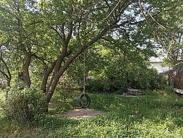 барачные дома: Продаётся двухэтажный кирпичный дом с высоким цоколем и ограждённым — 7