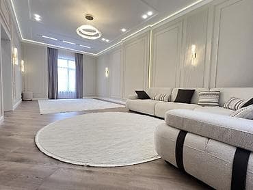 Просторный двухэтажный дом в современном классическом стиле с