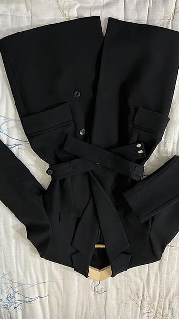 одежда для беременных женщин: Женское черное пальто-тренч. - Классический прямой крой с лацканами — 2