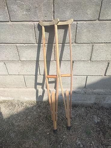 одежда муж: Подмышечные костыли из дерева (пара) - Материал: лакированное дерево — 1