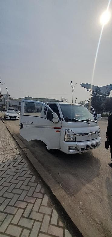 Транспорт: Жеңил жүк ташуучу унаа, Hyundai, Стандарт, 1,5 т, Колдонулган — 2