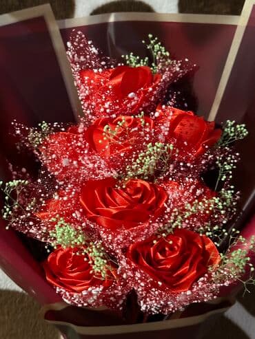 цветы сделаны из бисера: Розы на заказ из атласных лент — 3