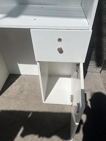 Офисные столы: РЕСЕПШЕН 6500с Б/У 
Материал:ЛДСП 1м10см. 80см. 40см — 4