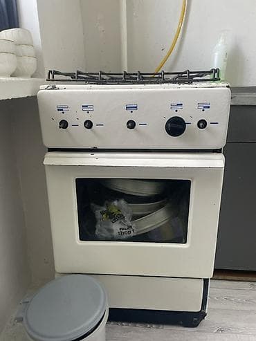 Газовая плита с духовкой, компактная. Характеристики: - 4 газовые