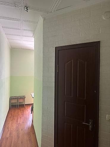 студия 1 комнатная: 1 комната, 38 м², Индивидуалка, 1 этаж, Старый ремонт — 3