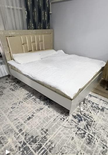 Продаю кровать с матрасом и с 2 тумбочками