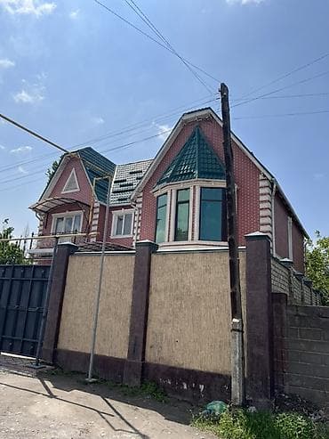 сдаю кронштейны: Просторный двухэтажный кирпичный дом с закрытым двором и высоким — 3