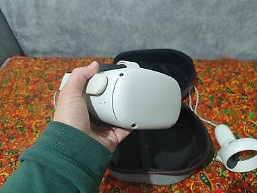 Meta Quest 2: Очки виртуальной реальности Meta Quest 2. Два контроллера движения — 3