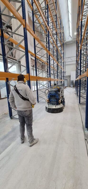 заливка пола: Стяжка Бесплатная консультация, Гарантия Больше 6 лет опыта — 1