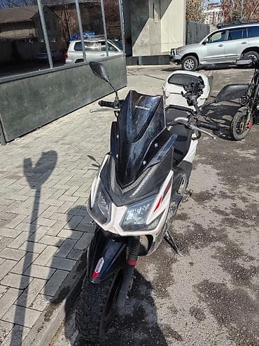 Скутеры: 150 куб. см, Бензин, Б/у — 2