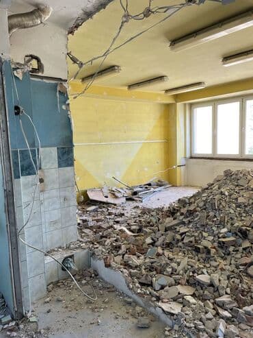 электромонтер: Снос стен, Разбор полов, Снятие потолков | Гипсокартонная стена, Снос перегородки, Снятие старой штукатурки | Зачистка от старых обоев, Сбивка старой штукатурки, Снятие извести | Демонтаж ламината, Демонтаж паркета, Демонтаж линолеума | Крыша из шифера, Металлочерепичная кровля, Мягкая кровля Больше 6 лет опыта — 2