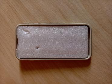 Чехол для смартфона с большим круглым вырезом под блок камеры. -