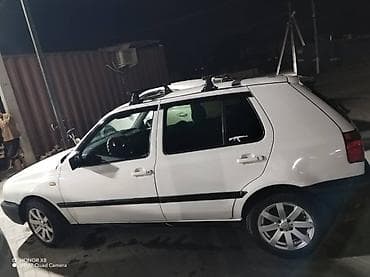 Унаа сатуу: Volkswagen Golf: 1997 г., 1.8 л, Кол менен иштөөчү, Бензин, Хетчбек — 3