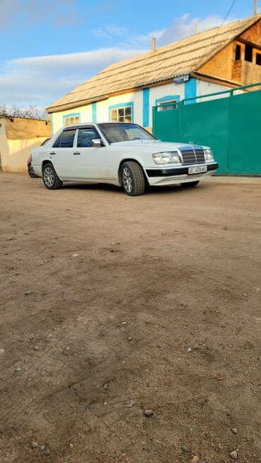 дом на калеса: Mercedes-Benz E-Class: 1992 г., 2.2 л, Автомат, Бензиновая, Седан — 4