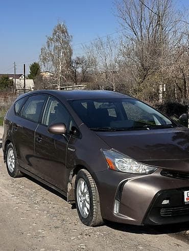 странный машина: Toyota Prius V: 2017 г., Вариатор, Гибрид, Универсал — 3