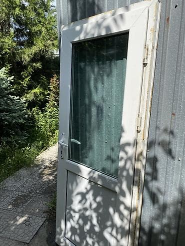 Пластиковые двери: Пластиковая дверь, Б/у, Со стеклом — 4