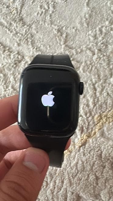 Apple Watch: Смарт-часы Apple в черном цвете с прямоугольным дисплеем и черным — 5