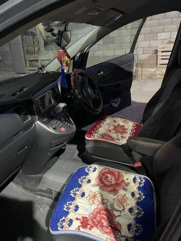 срочно продам авто в связи с переездом: Toyota WISH: 2003 г., 2 л, Автомат, Бензиновая, Универсал — 1