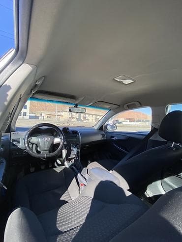 Toyota: Toyota Corolla: 2011 г., 1.3 л, Механика, Бензин, Седан — 5