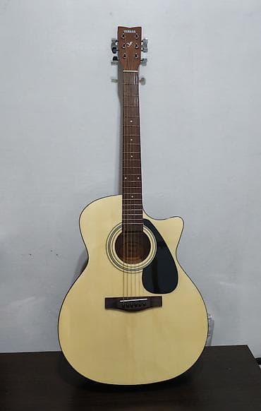 Акустическая гитара Yamaha fs100c