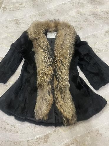 Шуба с искуственным мехом.В отличном состоянии.Размер S-M. - Цвет
