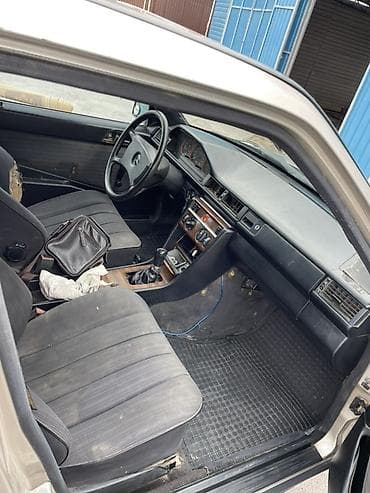 Унаа: Mercedes-Benz W124: 1988 г., Кол менен иштөөчү, Седан — 2