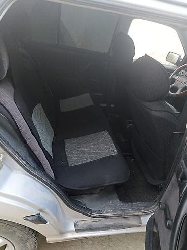 бар авто: Volkswagen Vento: 1993 г., 1.8 л, Кол менен иштөөчү, Бензин, Седан — 4