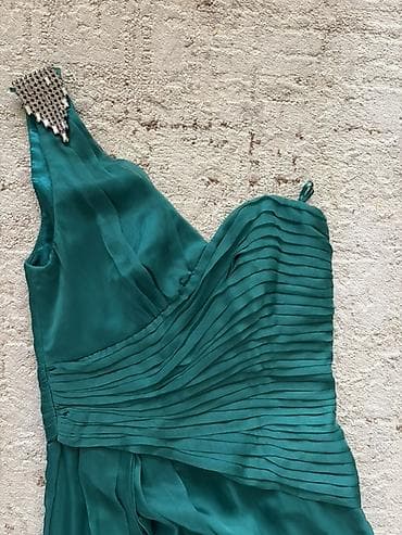 nike original: Вечернее платье из струящейся ткани бирюзово-изумрудного оттенка — 2