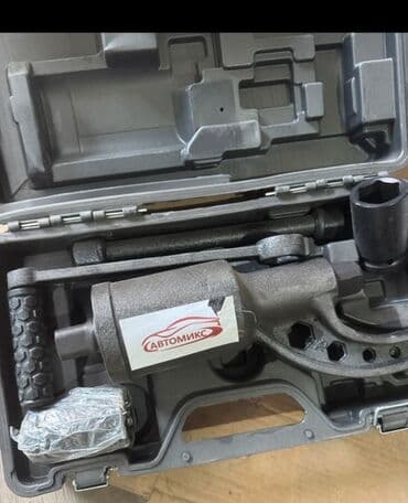 инструменты в чемодане: Набор ударных головок и инструментов в кейсе. Состав: - Ударные — 3