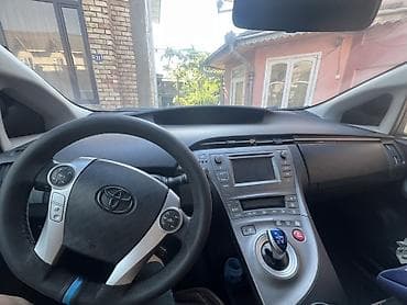 mazda 623: Toyota Prius: 2015 г., Вариатор, Гибрид, Хэтчбэк — 2