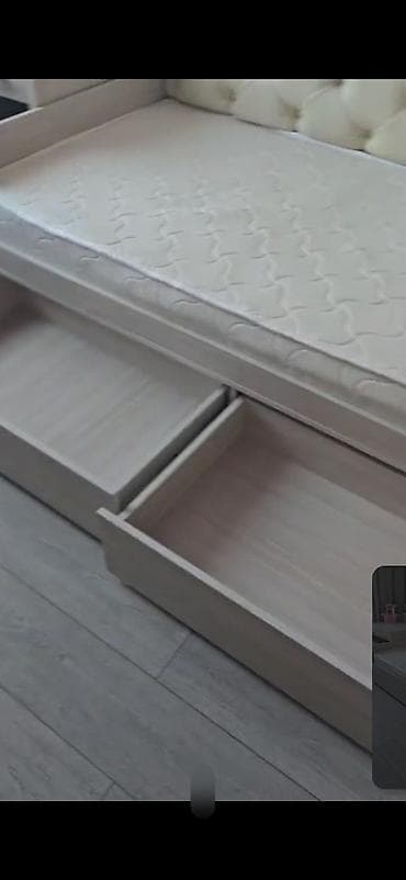 bunk bed: Односпальная кровать, Б/у, С мягкой обивкой, длина - 120 см — 2