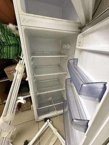 macbook mini: Холодильник BEKO с верхней морозильной камерой, 160 см Верхняя полка — 2