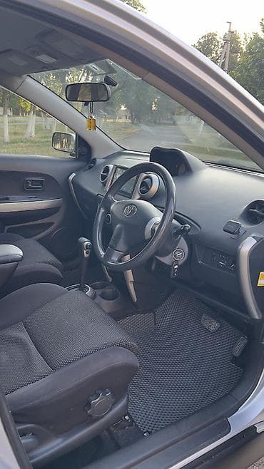 Toyota Ist: 2002 г., 1.5 л, Автомат, Бензин — 8