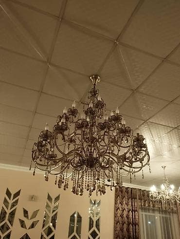 Классическая хрустальная люстра и барная стойка - Эффектная at lalafo.kg Классическая хрустальная люстра и барная стойка - Эффектная