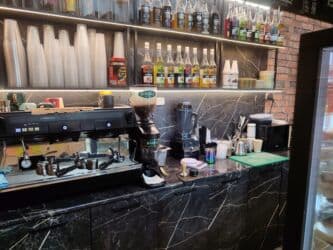 работа в кафе без опыта: Требуется бариста в кофейню желательно с опытом график :5/2 или 6/1 — 2