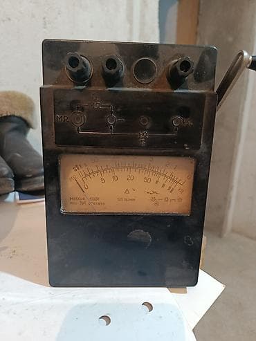 Мегаомметр М4100/4 (ручной, генераторный) Описание: - Прибор для