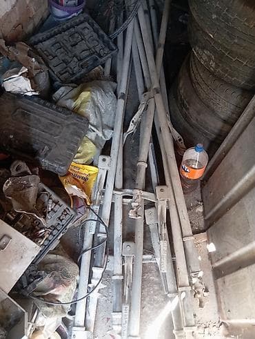 Задвижки от контейнера ручки Описание: - металлическое исполнение; - — 2