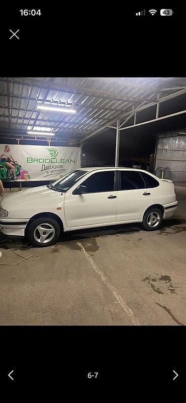 Volkswagen Polo: 1999 г., 1.6 л, Механика, Бензин