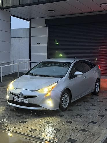 Toyota Prius: 2016 г., 1.8 л, Автомат, Гибрид, Хэтчбэк