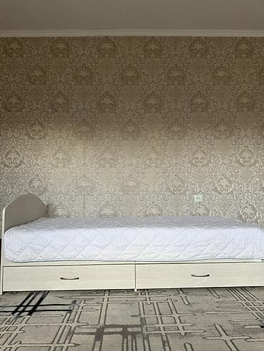 Стулья, табуретки: 2 Односпальные кровати с матрасом и выдвижными ящиками - Формат — 3