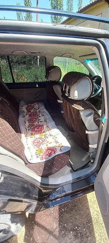 авто в такси: Volkswagen Golf Variant: 2000 г., 1.6 л, Механика, Бензин, Универсал — 3
