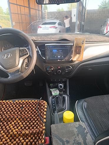 накладки соната: Салон Hyundai с автоматической коробкой передач. На фото представлен — 1