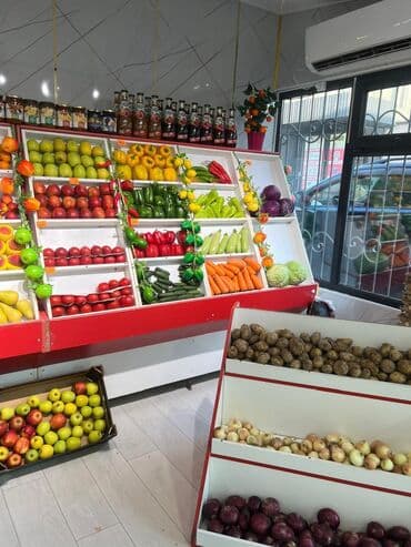 оборудование для магазина бу: Продаю полки для овощей 
 хорошем в состоянии 3шт — 1