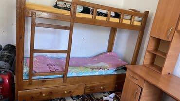 детский стол со стульями: Мебельный гарнитур с рабочим столом, полками и шкафами. Верхние — 5