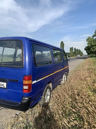 2 8: Toyota Hiace: 1995 г., 2 л, Механика, Бензин, Фургон — 7