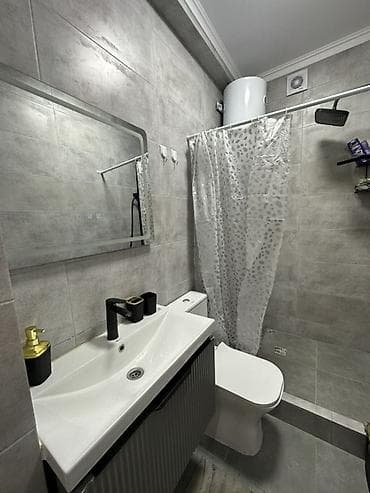 Студия с современным ремонтом и полной меблировкой. Планировка и